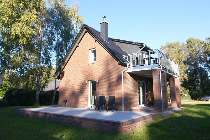 Außenseite Ferienhaus (Sommer)