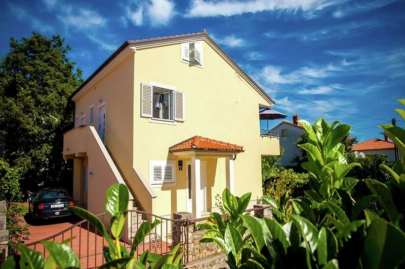 Außenseite Ferienhaus (Sommer)