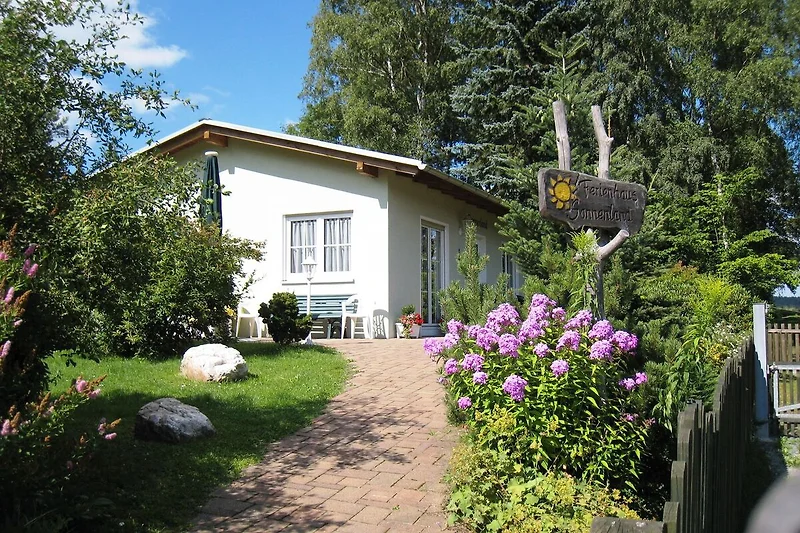 Außenseite Ferienhaus (Sommer)