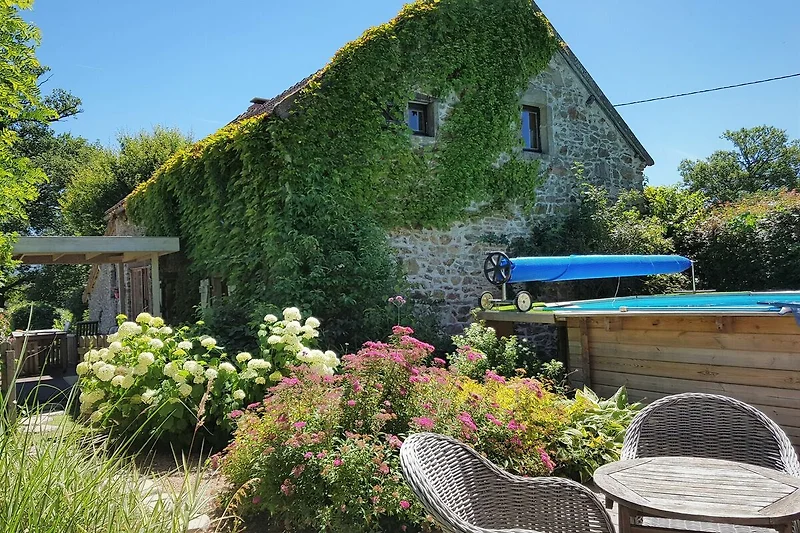 Außenseite Ferienhaus (Sommer)