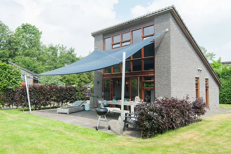 Außenseite Ferienhaus (Sommer)