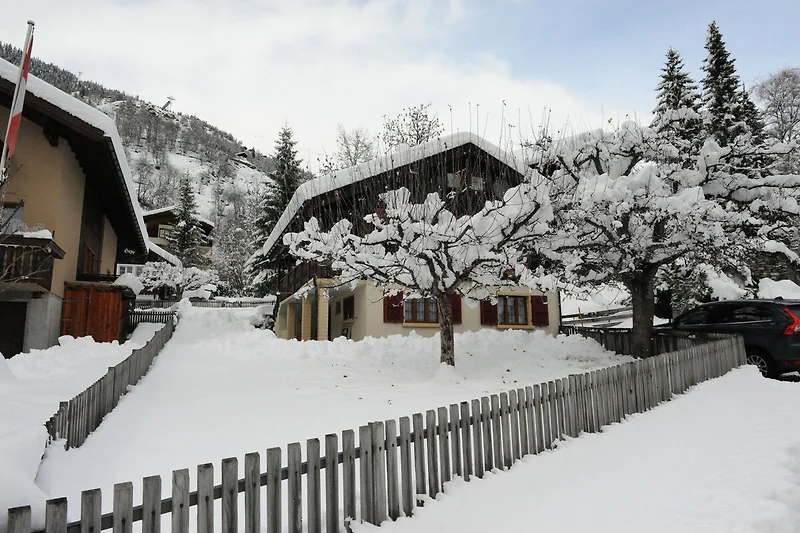 Außenseite Ferienhaus (Winter)