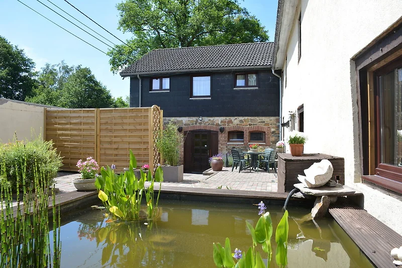 Außenseite Ferienhaus (Sommer)