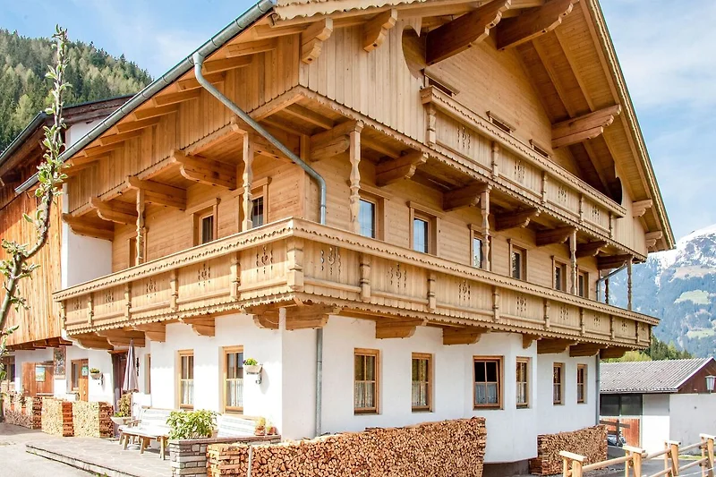Außenseite Ferienhaus (Sommer)