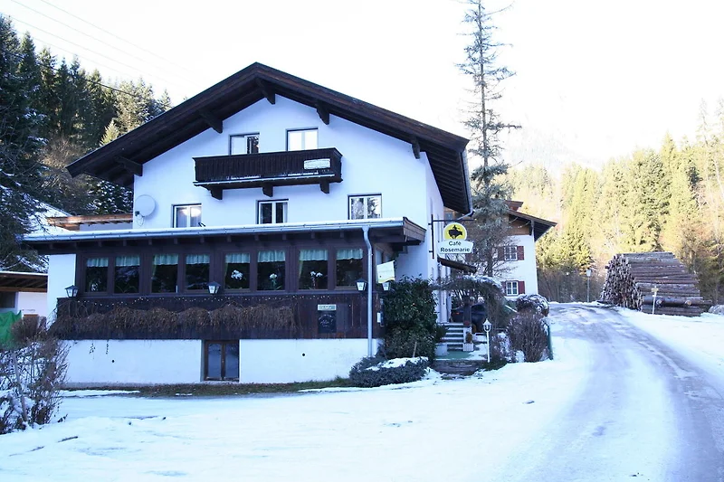 Außenseite Ferienhaus (Winter)