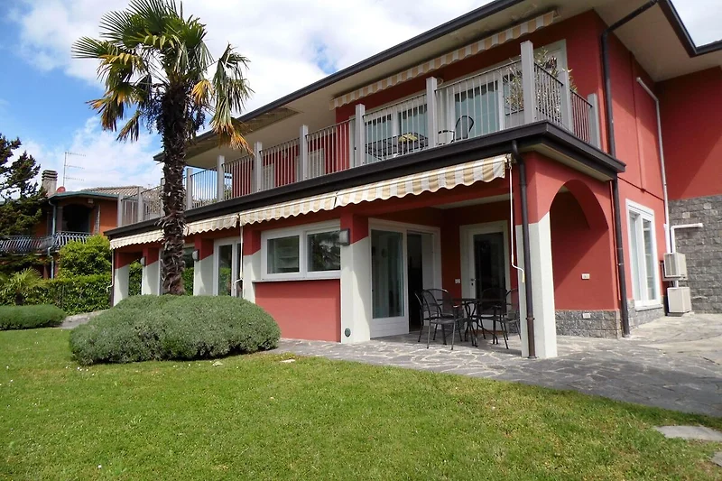 Außenseite Ferienhaus (Sommer)