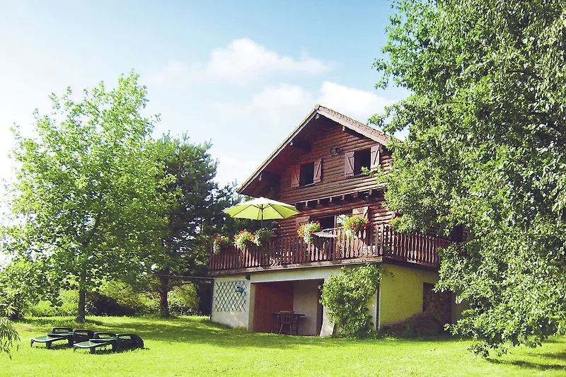 Außenseite Ferienhaus (Sommer)