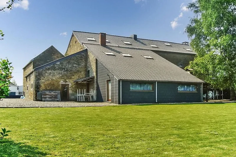 Außenseite Ferienhaus (Sommer)