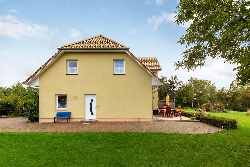 Außenseite Ferienhaus (Sommer)