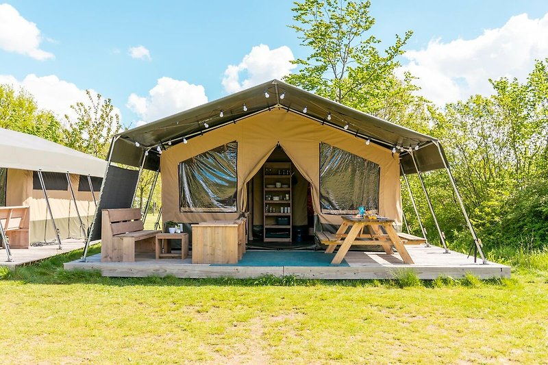 Außenseite Ferienhaus (Sommer)