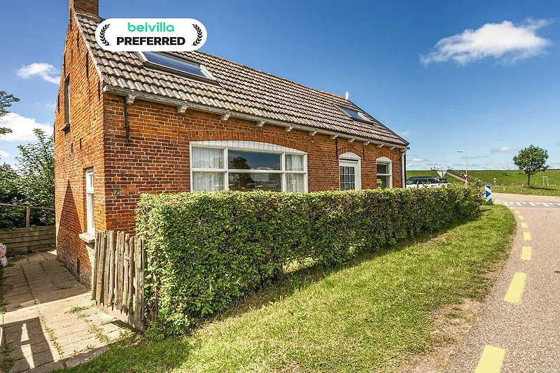 Außenseite Ferienhaus (Sommer)