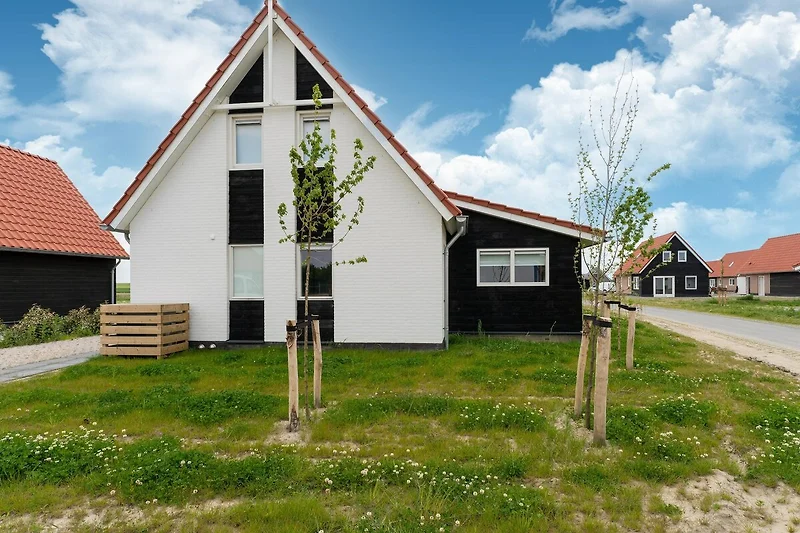 Außenseite Ferienhaus (Sommer)
