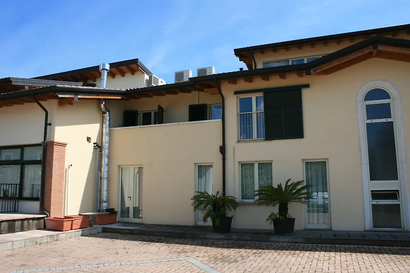 Außenseite Ferienhaus (Sommer)