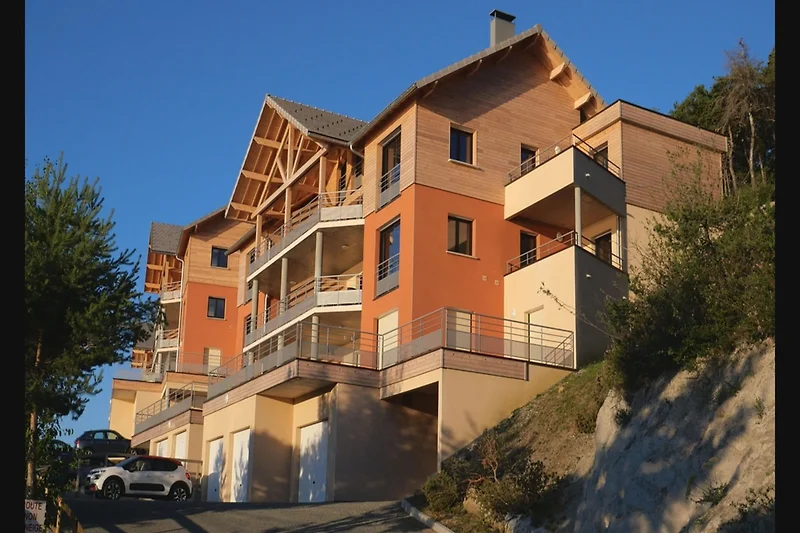 Außenseite Ferienhaus (Sommer)