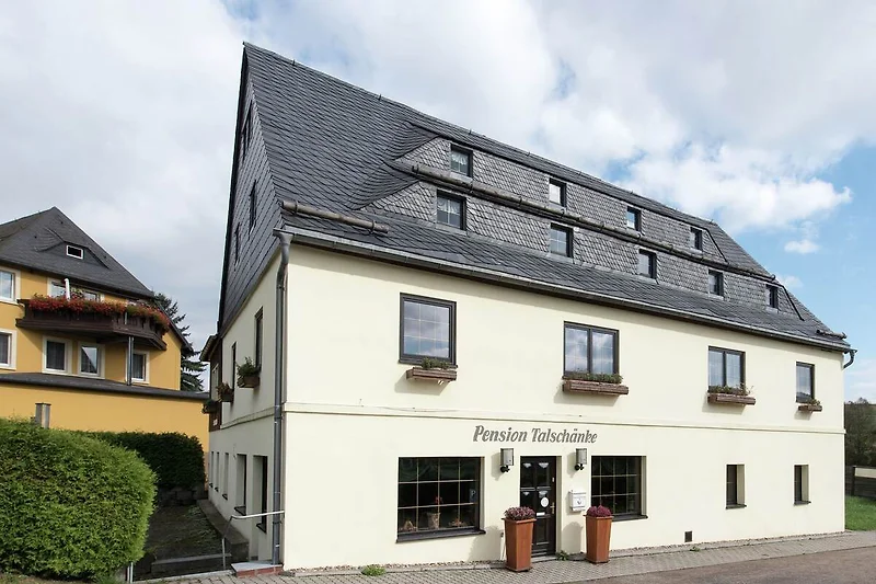 Außenseite Ferienhaus (Sommer)