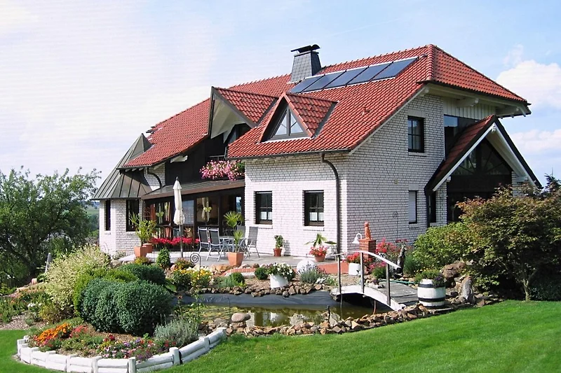 Außenseite Ferienhaus (Sommer)