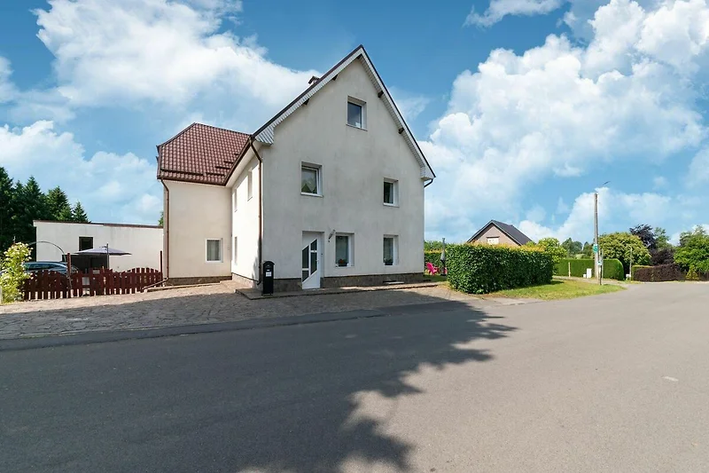 Außenseite Ferienhaus (Sommer)