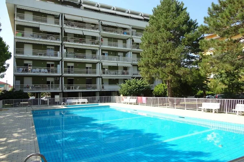 Außenseite Ferienhaus (Sommer)