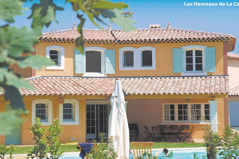 Außenseite Ferienhaus (Sommer)