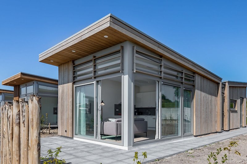 Außenseite Ferienhaus (Sommer)