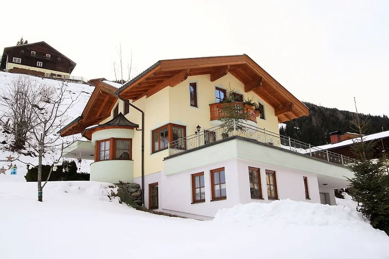 Außenseite Ferienhaus (Winter)