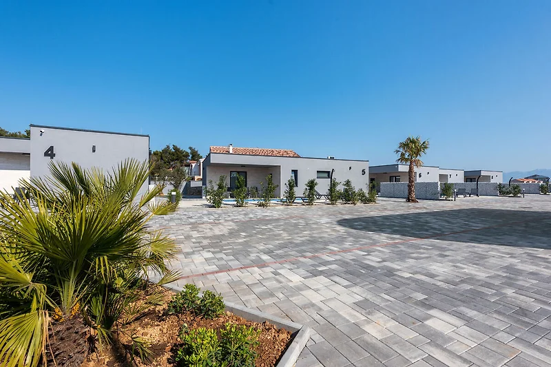 Außenseite Ferienhaus (Sommer)