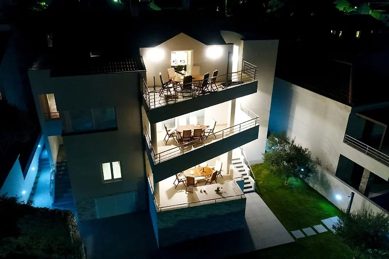 Außenseite Ferienhaus (Sommer)