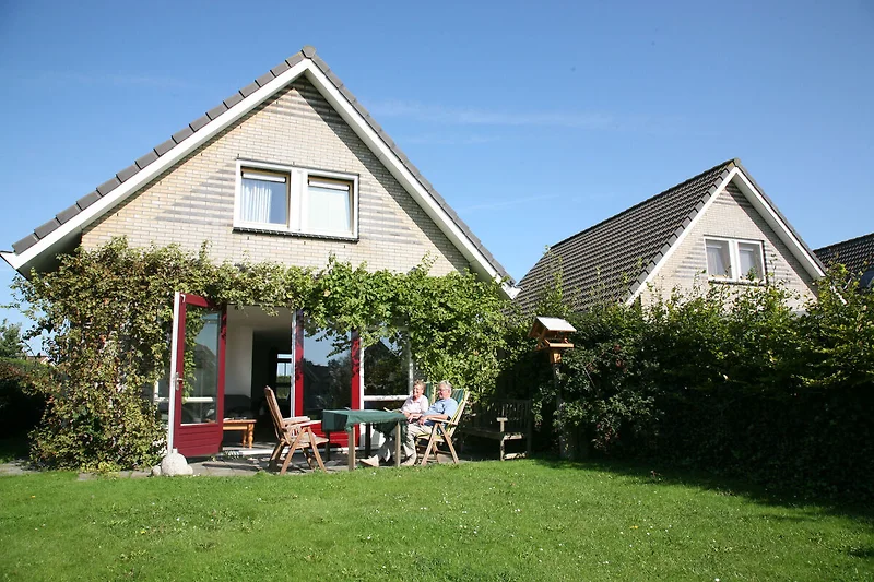 Außenseite Ferienhaus (Sommer)