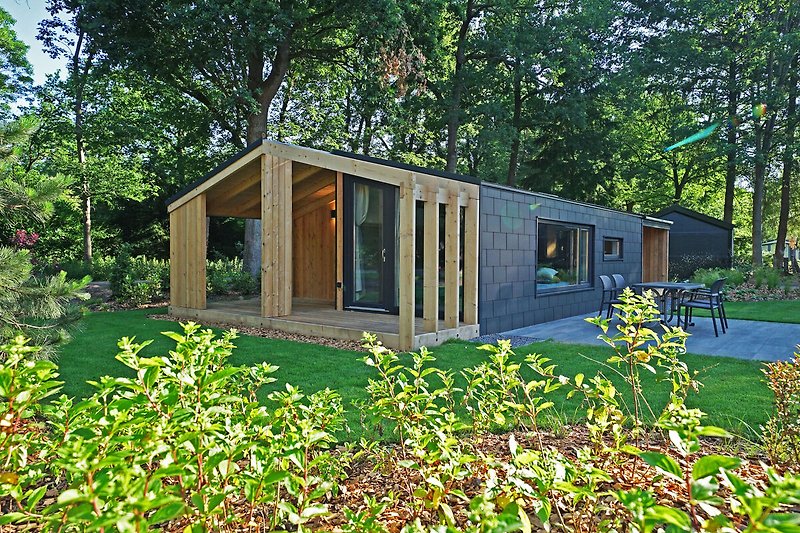 Außenseite Ferienhaus (Sommer)