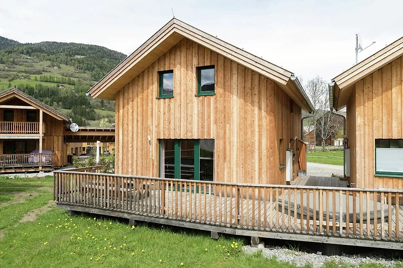 Außenseite Ferienhaus (Sommer)