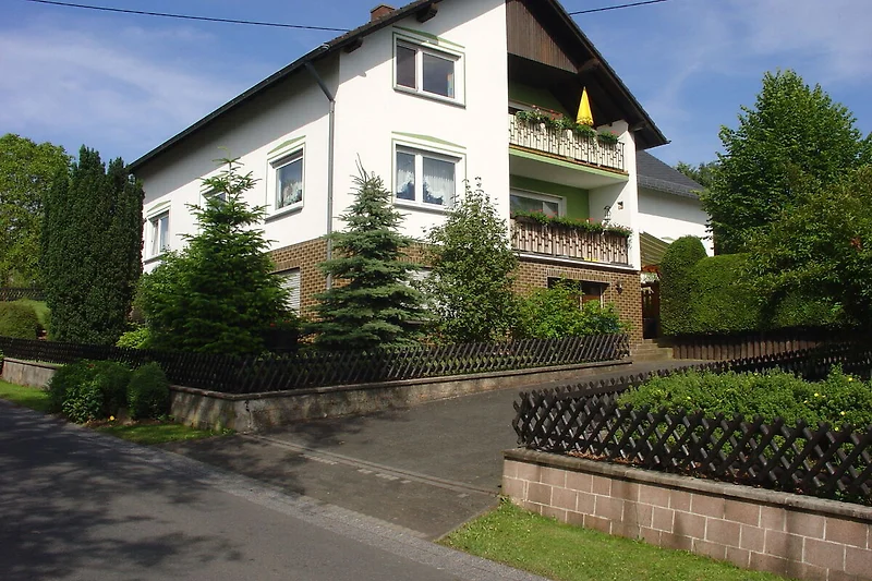 Außenseite Ferienhaus (Sommer)