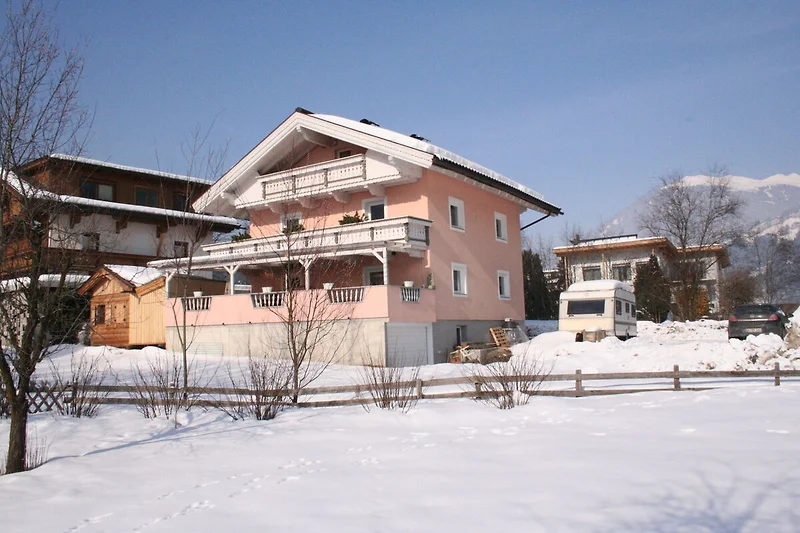 Außenseite Ferienhaus (Winter)