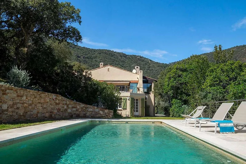 Piscina casa vacanze