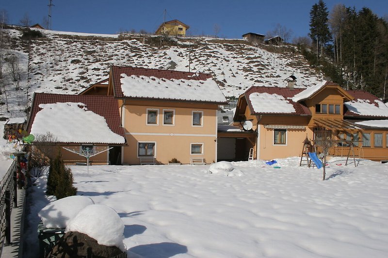 Exterieur vakantiehuis (winter)