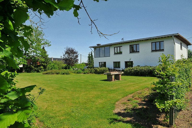 Außenseite Ferienhaus (Sommer)