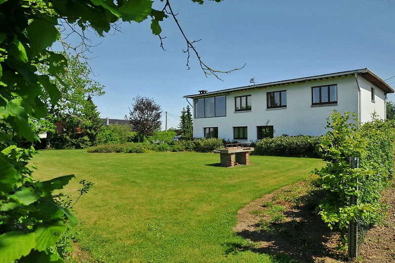 Außenseite Ferienhaus (Sommer)