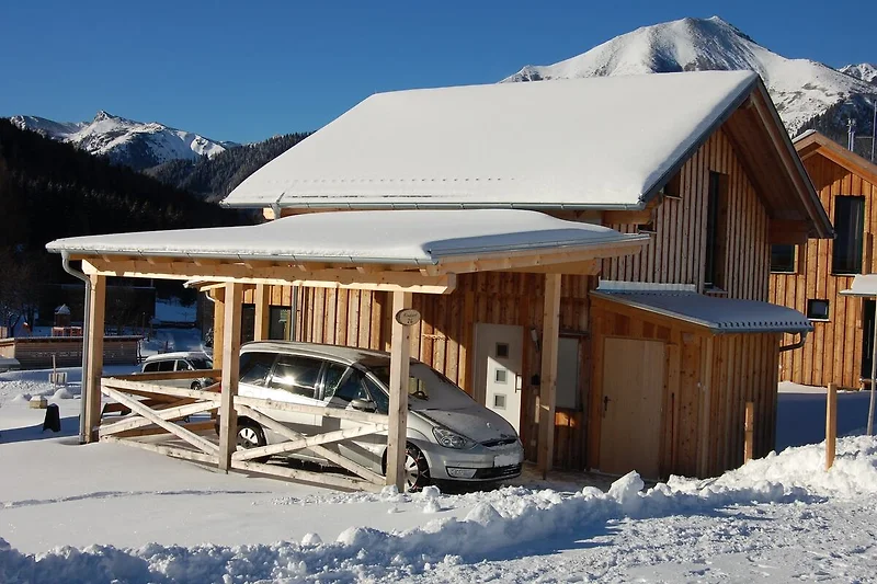 Außenseite Ferienhaus (Winter)