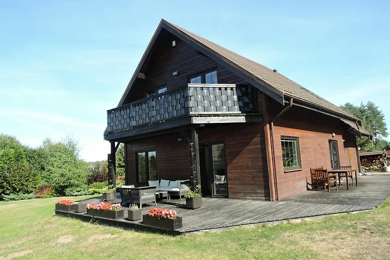 Außenseite Ferienhaus (Sommer)
