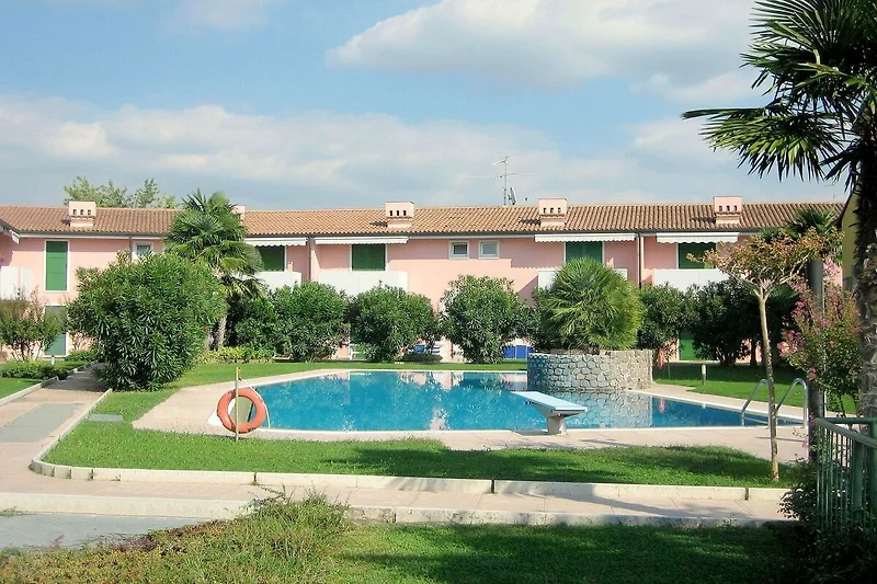 Außenseite Ferienhaus (Sommer)