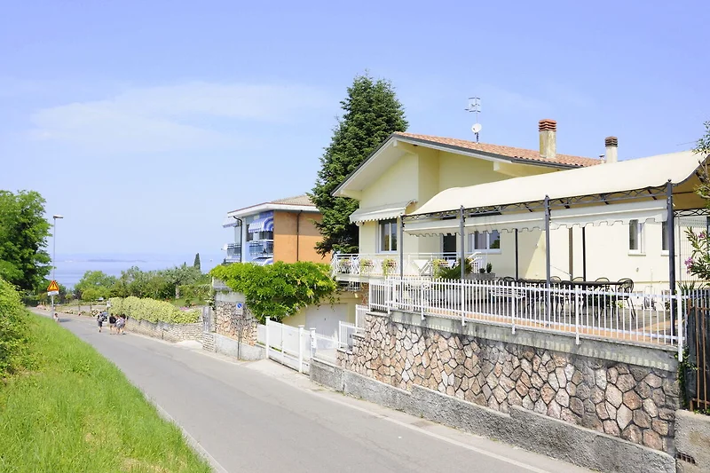 Außenseite Ferienhaus (Sommer)