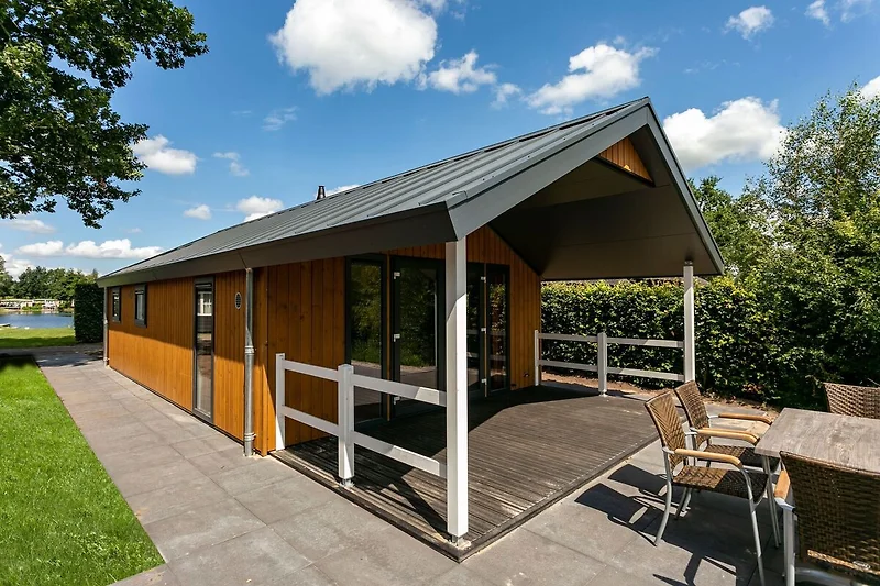 Außenseite Ferienhaus (Sommer)
