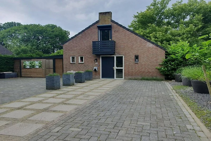 Außenseite Ferienhaus (Sommer)