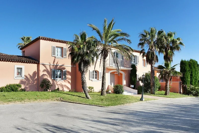 Außenseite Ferienhaus (Sommer)