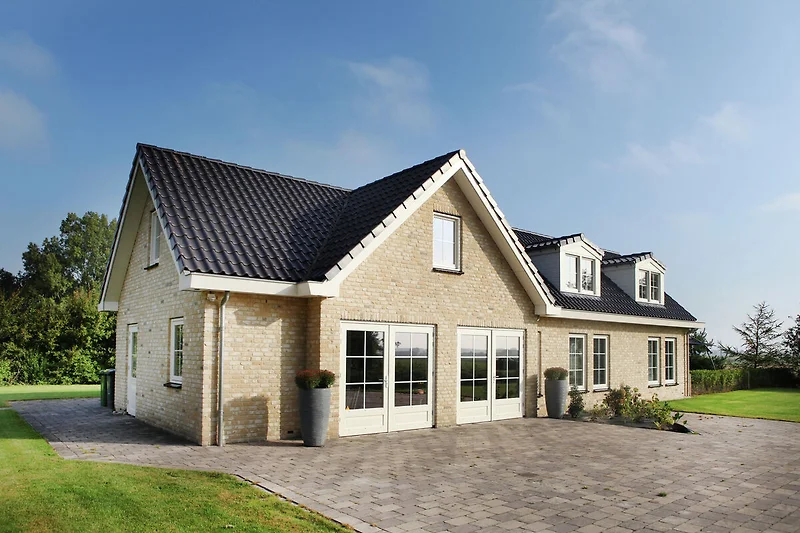 Außenseite Ferienhaus (Sommer)