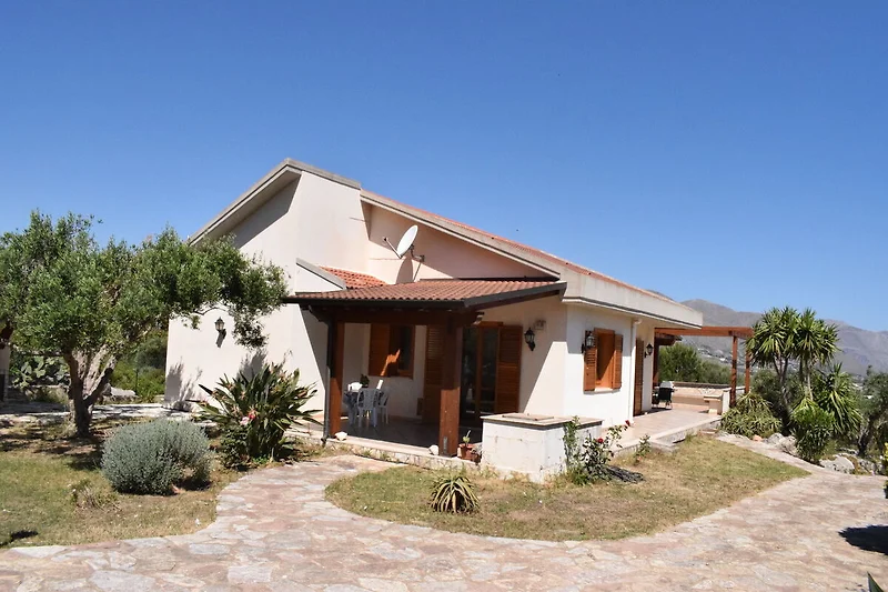 Außenseite Ferienhaus (Sommer)