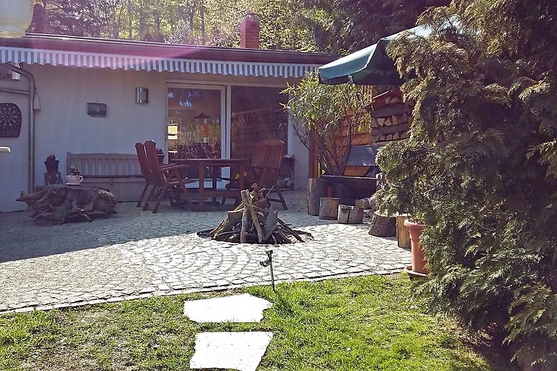 Außenseite Ferienhaus (Sommer)