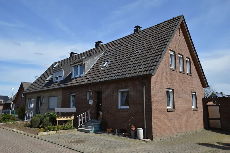 Außenseite Ferienhaus (Sommer)