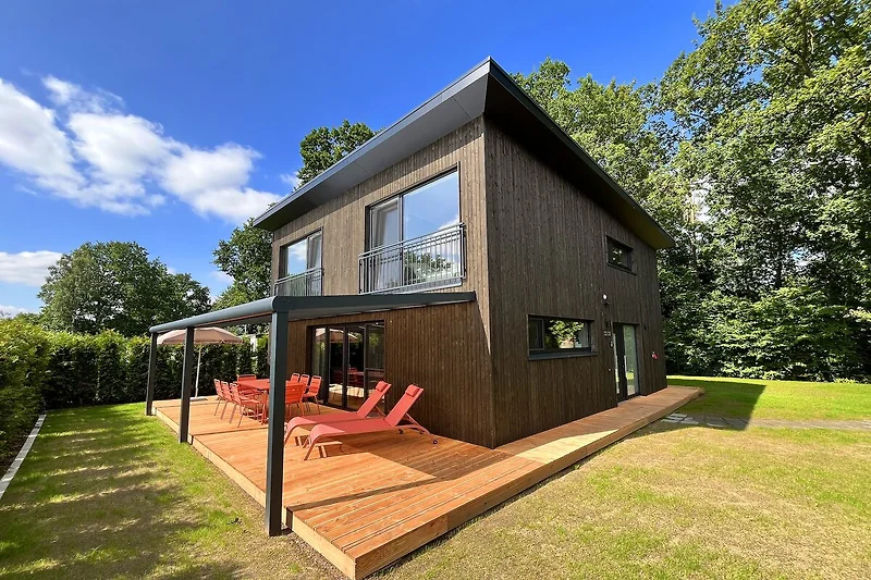 Außenseite Ferienhaus (Sommer)