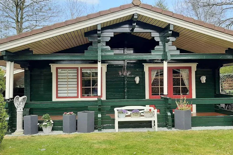 Außenseite Ferienhaus (Sommer)