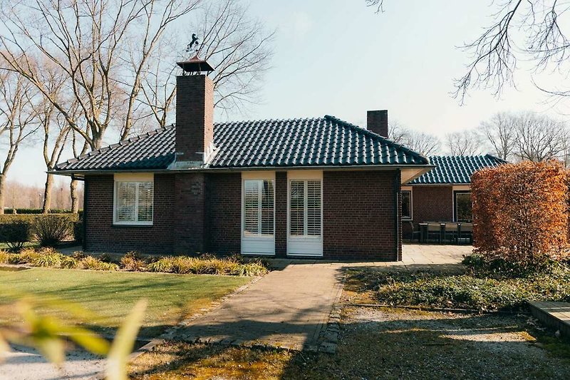 Außenseite Ferienhaus (Sommer)